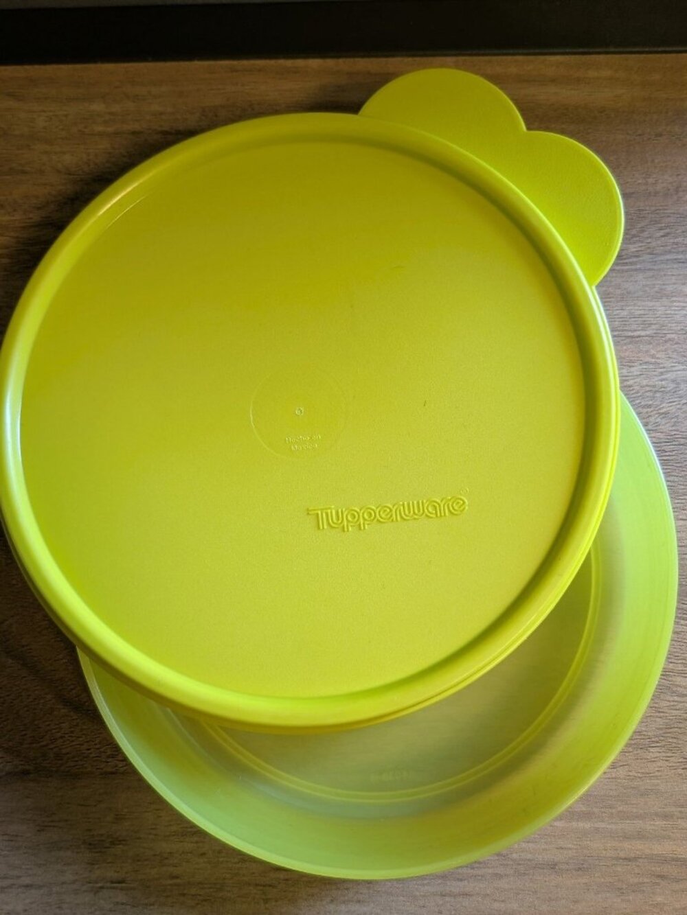 Tupperware Cereal Bowl Microwave Reheatable 2 Cups w Seal Lid Soup Yellow/Green